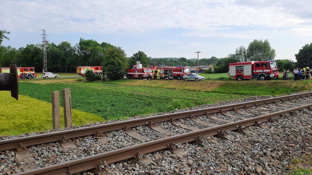 Nález těla mrtvého v kolejišti v Lázních Bělohrad přerušil provoz na trati